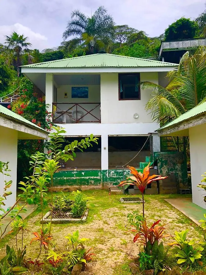 Haapiti Surf Lodge